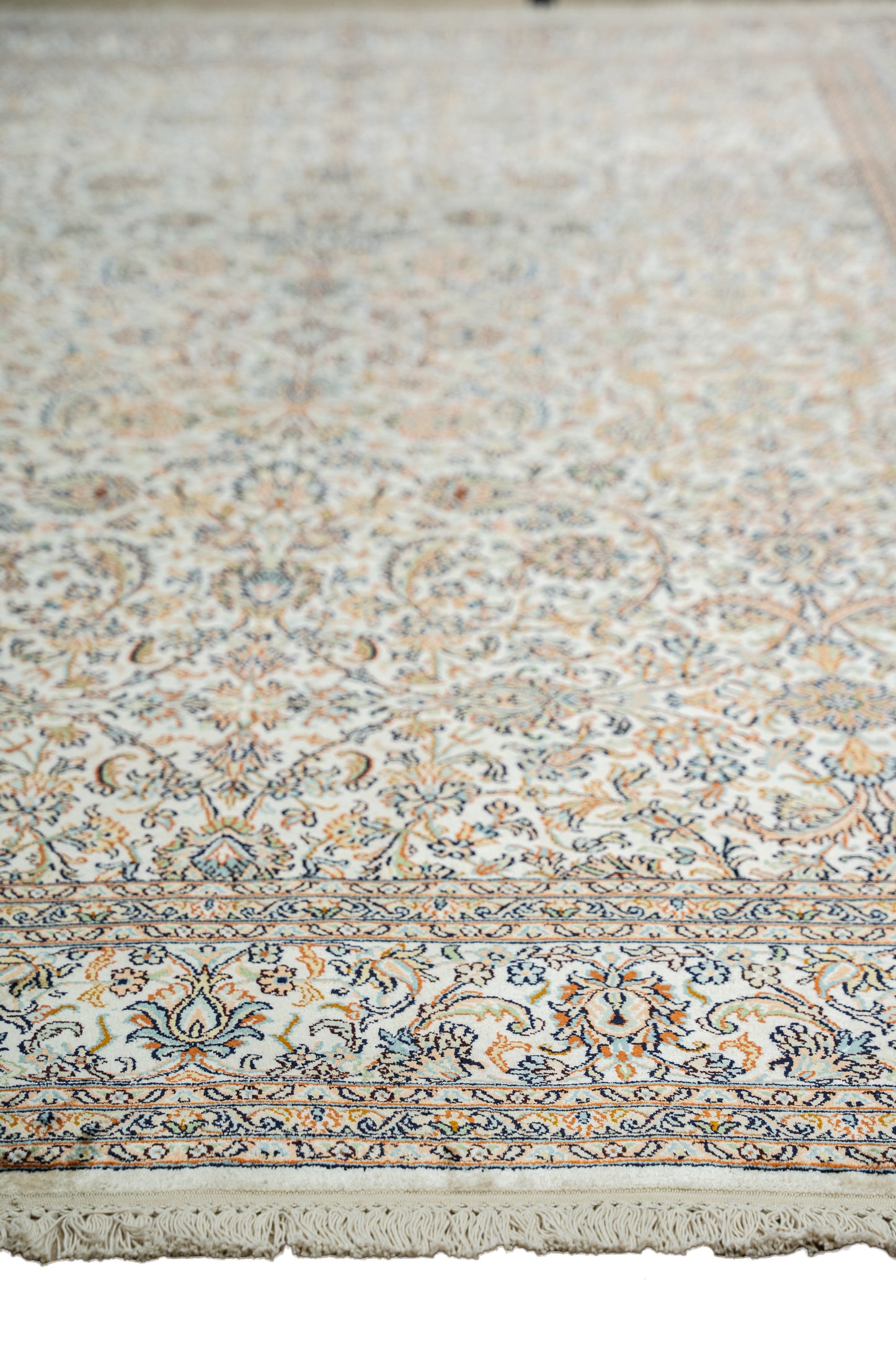 A.O. cream selyemszőnyeg, 183x271 cm