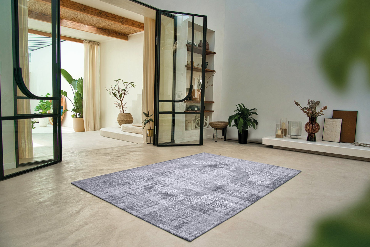 Fading World Kirman - Quartz (9376) - Leguan Exclusive - Louis De Poortere - 80 x 150 cm