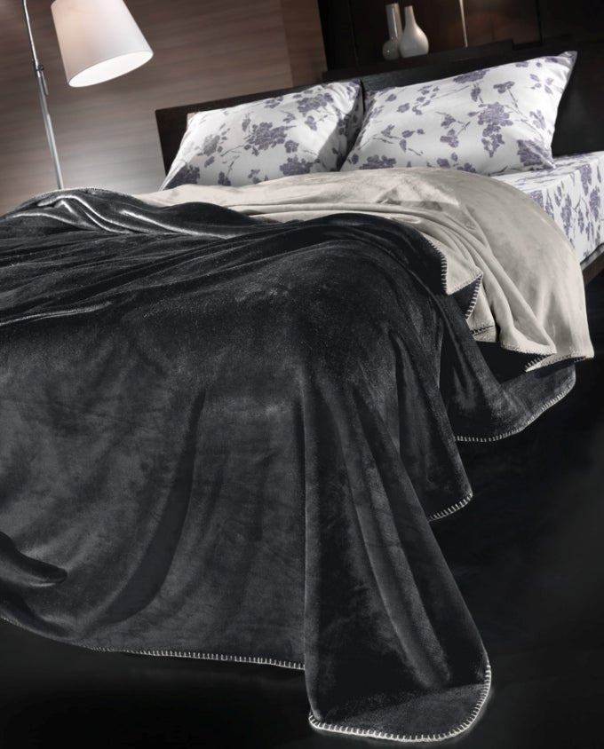 Guy Laroche Velvet cement 1+1 ágytakaró szett - Leguan Exclusive - Guy Laroche - 1 db 220 x 240 cm, 1 db 50 x 50 cm