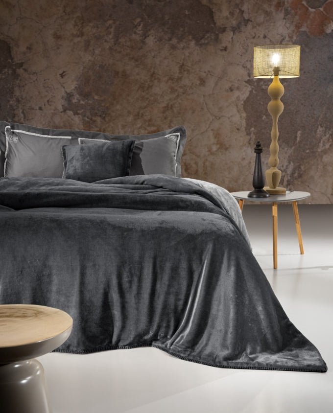 Guy Laroche Velvet cement 1+1 ágytakaró szett - Leguan Exclusive - Guy Laroche - 1 db 220 x 240 cm, 1 db 50 x 50 cm