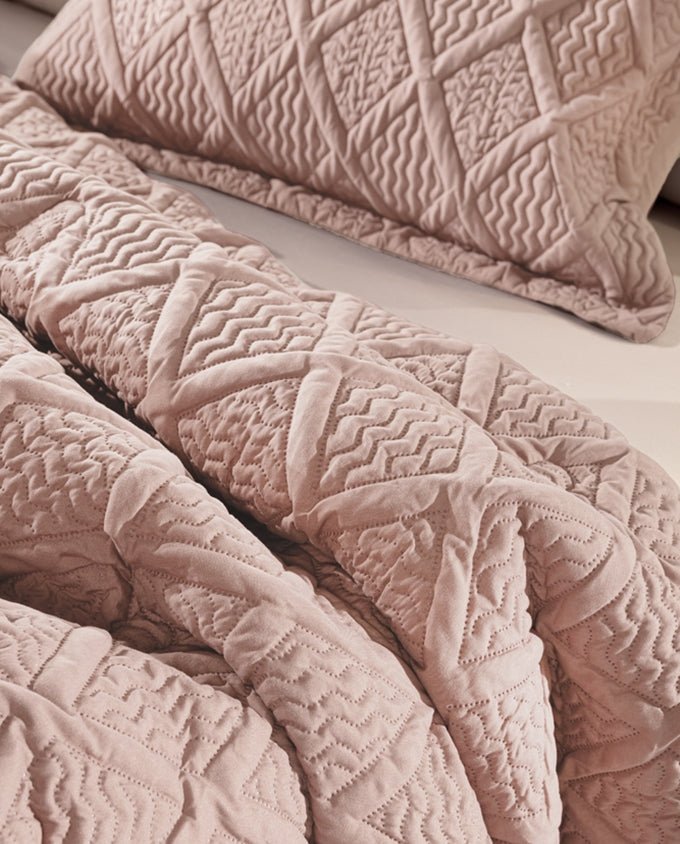 Guy Laroche Vivaldi pudra ágytakaró - Leguan Exclusive - Guy Laroche - 160 x 220 cm