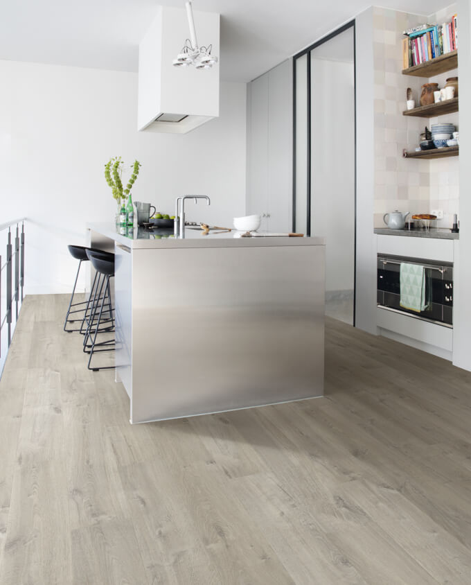 Quick-Step Impressive 3558 szürke, puha tölgy laminált padló