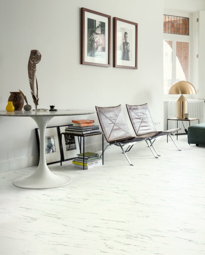 Quick Step Oro AVSTU40136 fehér carrarai márvány vinyl - Leguan Exclusive - Quick Step -