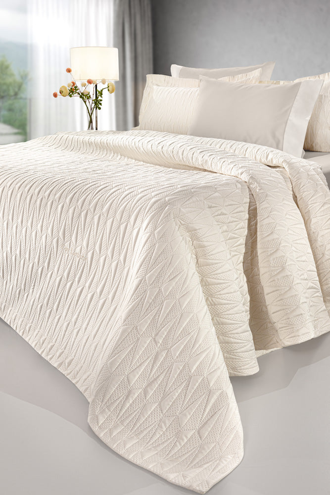 Ruby Invory Compon Guy Laroche Ruby Ivory Ágytakaró szettben – Leguan Exclusive