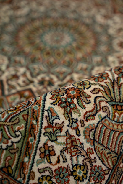 Gumbad cream selyemszőnyeg, 125x190 cm