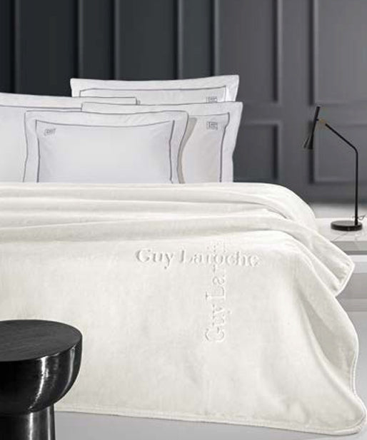 Guy Laroche Logo Ivory Ágytakaró