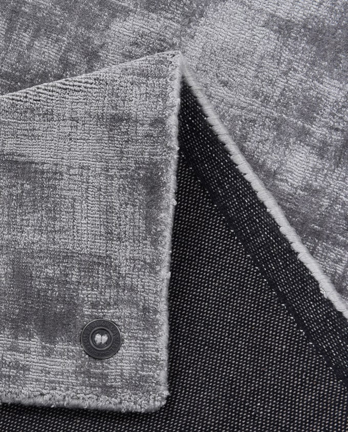 Tom Tailor Shine uni 650 grey viszkóz szőnyeg - Leguan Exclusive - Tom Tailor - 50 x 80 cm